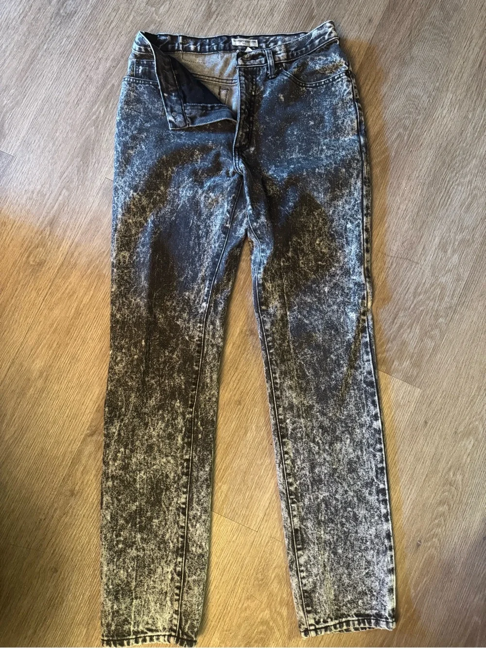 Vintage Guess Men’s Black Acid-Wash Relaxed Jeans with Logo Patch Sz 32